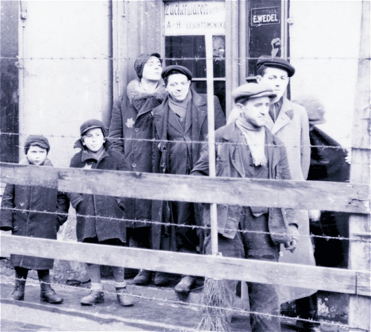 Im M&auml;rz 1940 mussten die j&uuml;dischen Bewohner von Lodz ihre Wohnungen verlassen und ...