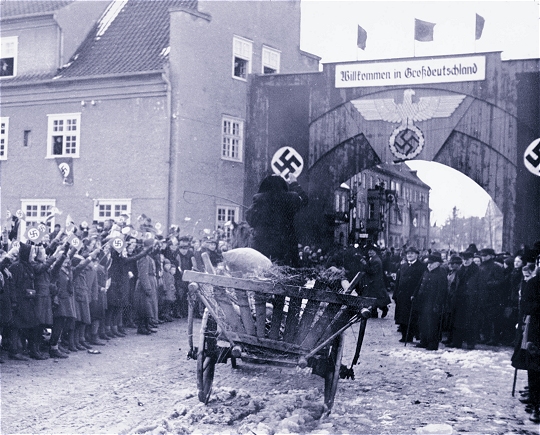 n Konrad Meyers 1941 erschienenem Buch „Landvolk im Werden“ zeigte die Karte „Bodenst&auml;ndiges und r&uuml;ckgef&uuml;hrtes Bauernvolk in Ost und West“ den Stand der „R&uuml;ckf&uuml;hrung“ am 1. Januar 1941.