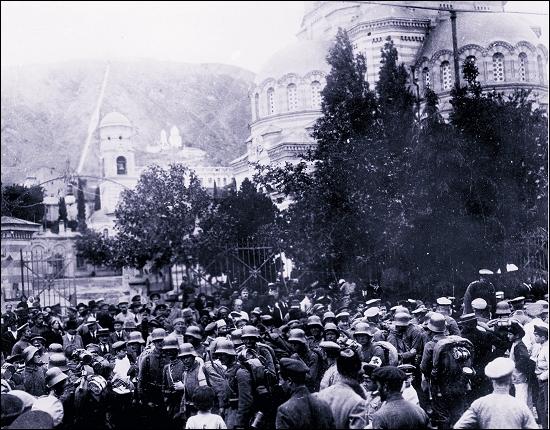Ein Jahr sp&auml;ter schien der Sieg zum Greifen nah: Deutsche Soldaten hatten gro&szlig;e Teile des Baltikums, der Ukraine und Georgiens besetzt. Das Foto zeigt sie im August 1918 in Tiflis